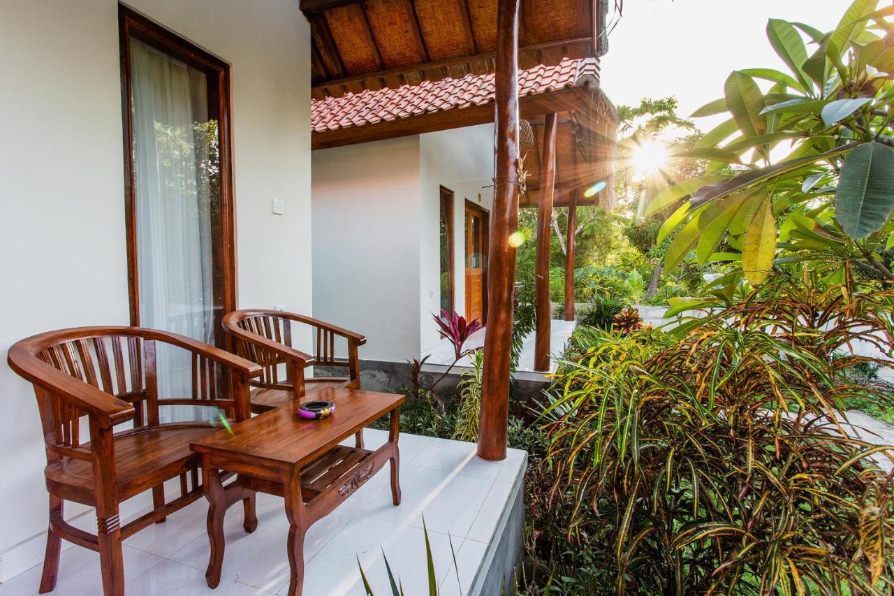 Camar Cottage & Hostel Toyapakeh Exterior photo